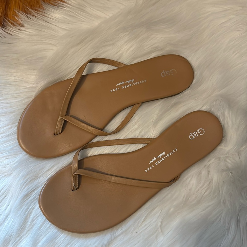 GAP Flip Flops